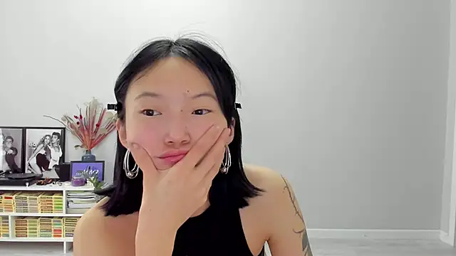 Snapshot of ailey_chao chatting on 04.18.26 ailey chao online show from 04.18.26
