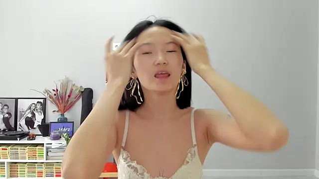 Snapshot of ailey_chao chatting on 04.24.26 ailey chao online show from 04.24.26