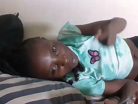 Snapshot of SexyNeedle22 chatting on 11.15.25 SexyNeedle22 online show from 11.15.25