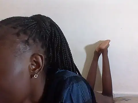 Snapshot of SexyNeedle22 chatting on 11.17.25 SexyNeedle22 online show from 11.17.25