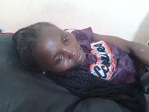 Snapshot of SexyNeedle22 chatting on 12.17.25 SexyNeedle22 online show from 12.17.25