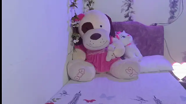 italagomez  online show from 09.17.25