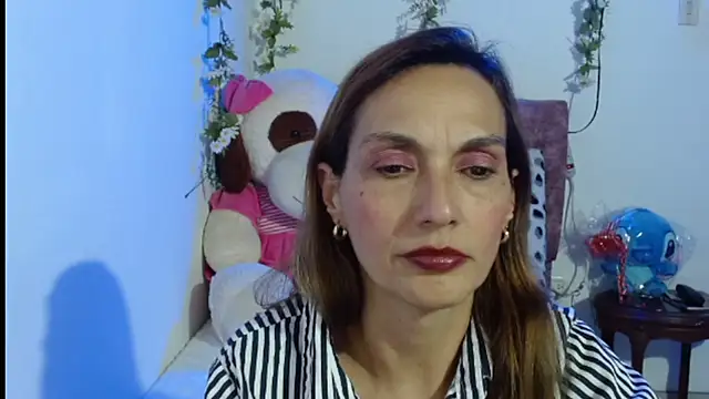 italagomez  online show from 11.28.25