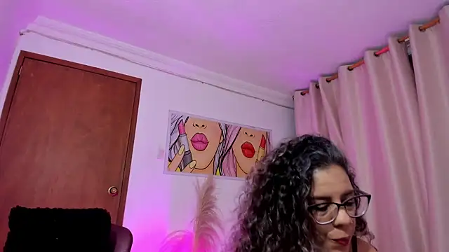 Snapshot of StarMilf chatting on 06.14.26 StarMilf online show from 06.14.26