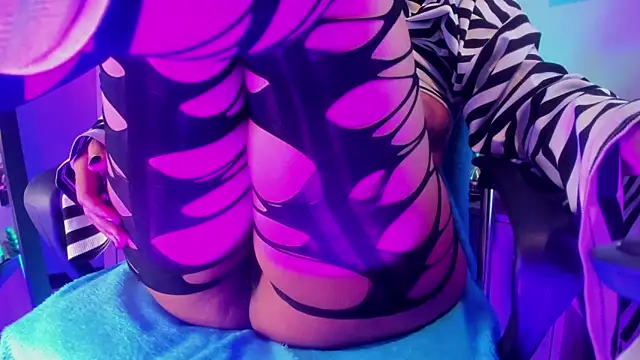 kuromi69 online show from 12.18.25