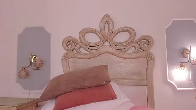 Sara  Williams online show from 09.16.25