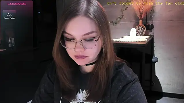 EvaBae online show from 01.04.25