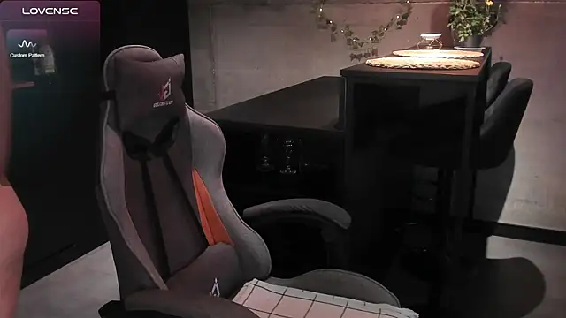 EvaBae online show from 02.10.25