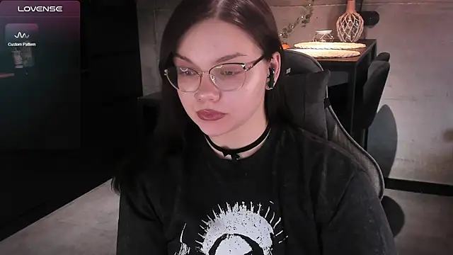 EvaBae online show from 03.03.25