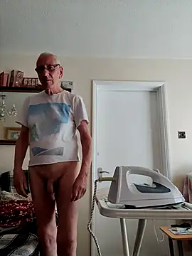 Snapshot of cutaboverest chatting on 05.24.26 cutaboverest online show from 05.24.26