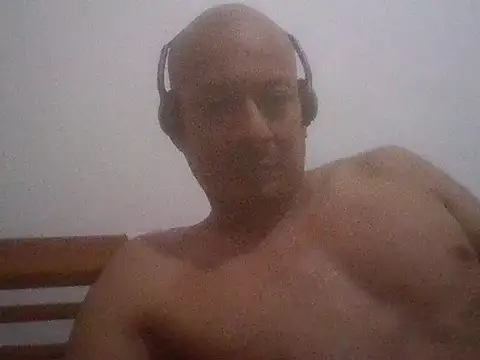 Snapshot of snoppie chatting on 02.19.26 snoppie online show from 02.19.26