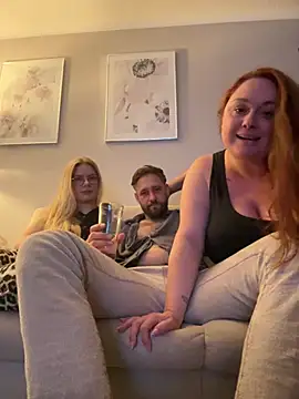 Snapshot of Curvyloveandhim chatting on 07.02.26 Curvyloveandhim online show from 07.02.26