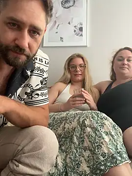 Snapshot of Curvyloveandhim chatting on 07.30.26 Curvyloveandhim online show from 07.30.26