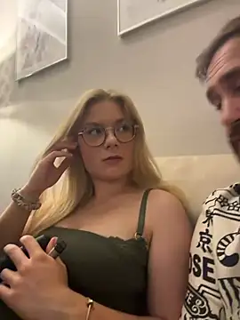 Snapshot of Curvyloveandhim chatting on 08.05.26 Curvyloveandhim online show from 08.05.26