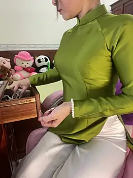 Snapshot of ___Erin___ chatting on 04.19.26 Erin online show from 04.19.26