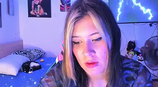 Snapshot of stephany-uwu chatting on 02.07.25 stephany-uwu online show from 02.07.25