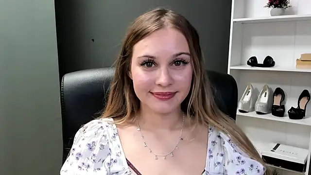 Snapshot of kitty_valeria chatting on 04.29.26 kitty valeria online show from 04.29.26