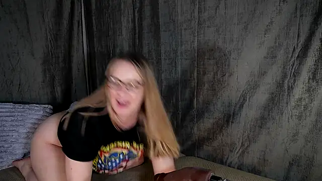 Snapshot of little_princess92 chatting on 12.16.24 little princess92 online show from 12.16.24