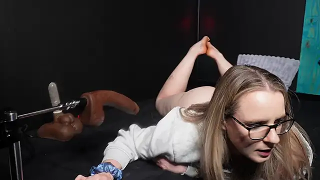 Snapshot of little_princess92 chatting on 10.25.25 little princess92 online show from 10.25.25