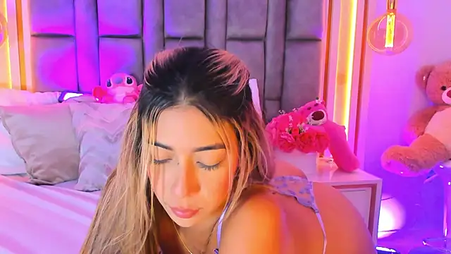 Snapshot of elianabrown chatting on 07.19.26 elianabrown online show from 07.19.26