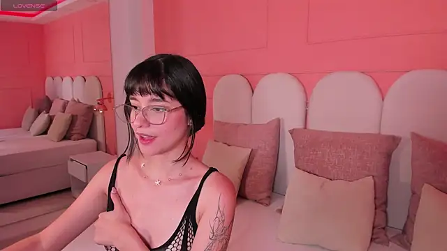 emilly williams  online show from 12.19.24