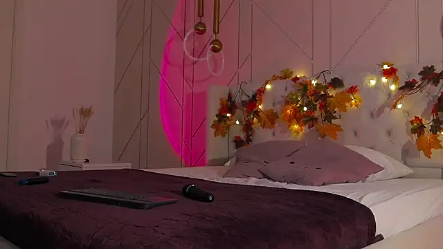 Lolly Neal online show from 12.09.24