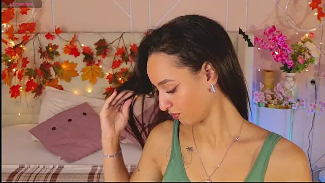 Lolly Neal online show from 11.10.25