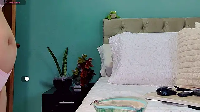 yanella fire online show from 11.16.25