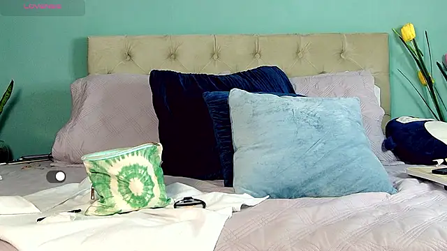 yanella fire online show from 03.08.26