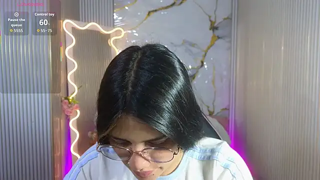 Snapshot of Chiara_tay chatting on 04.17.26 Chiara tay online show from 04.17.26
