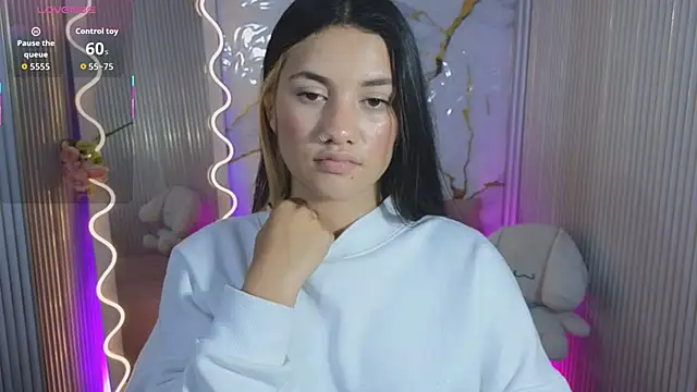 Snapshot of Chiara_tay chatting on 04.25.26 Chiara tay online show from 04.25.26