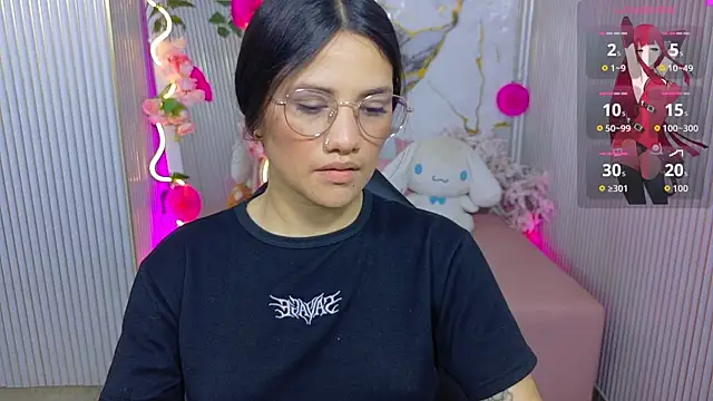 Snapshot of Chiara_tay chatting on 06.26.26 Chiara tay online show from 06.26.26