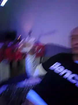 Snapshot of McdyllanXX chatting on 12.09.24 McdyllanXX online show from 12.09.24