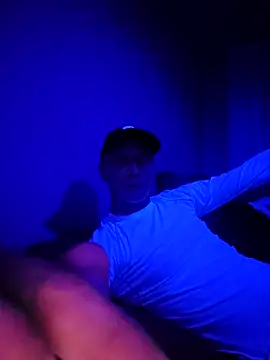 Snapshot of McdyllanXX chatting on 02.25.25 McdyllanXX online show from 02.25.25