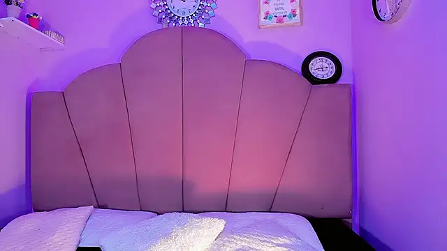 ValeriaAguilar online show from 10.31.25