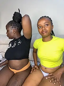 Snapshot of Doublefreaks chatting on 10.12.25 Doublefreaks online show from 10.12.25