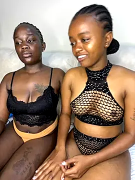 Snapshot of Doublefreaks chatting on 10.18.25 Doublefreaks online show from 10.18.25