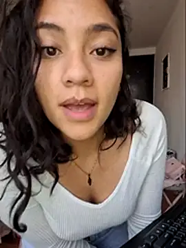 Snapshot of Thaliacooper_ chatting on 12.11.24 Thaliacooper  online show from 12.11.24