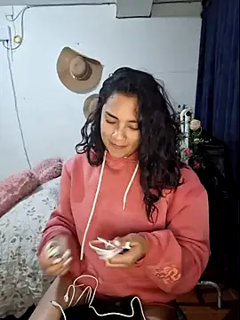 Snapshot of Thaliacooper_ chatting on 01.25.25 Thaliacooper  online show from 01.25.25