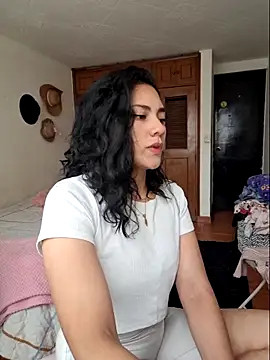 Snapshot of Thaliacooper_ chatting on 03.11.25 Thaliacooper  online show from 03.11.25
