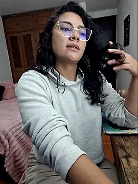 Snapshot of Thaliacooper_ chatting on 09.15.25 Thaliacooper  online show from 09.15.25