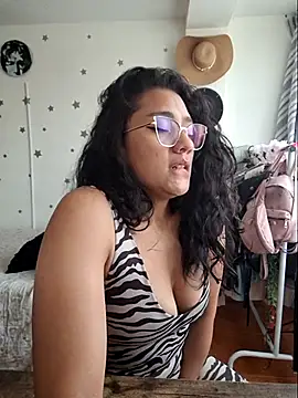 Snapshot of Thaliacooper_ chatting on 10.16.25 Thaliacooper  online show from 10.16.25