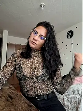 Snapshot of Thaliacooper_ chatting on 10.17.25 Thaliacooper  online show from 10.17.25