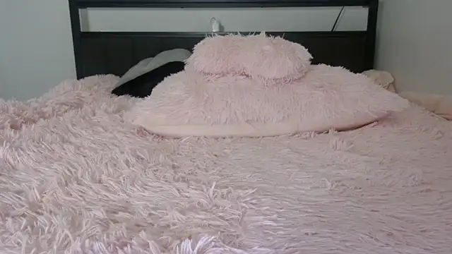 QueenLolaX online show from 04.16.26