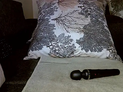 Oliviia  online show from 12.15.24