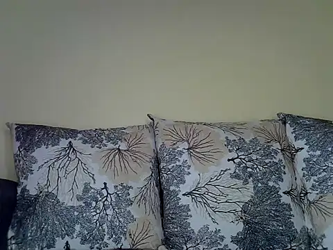 Oliviia  online show from 01.17.25