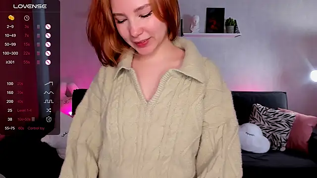 Snapshot of LanaBlu_ chatting on 03.10.25 LanaBlu  online show from 03.10.25