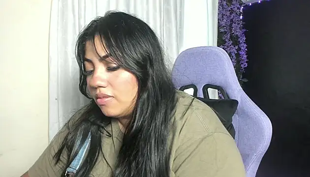 Snapshot of AvrilRizoX chatting on 04.12.26 AvrilRizoX online show from 04.12.26