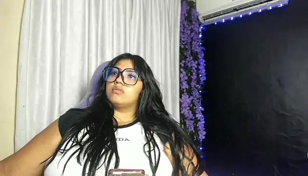 Snapshot of AvrilRizoX chatting on 04.17.26 AvrilRizoX online show from 04.17.26
