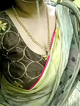 Snapshot of Aishu-tamil09 chatting on 12.22.24 Aishu-tamil09 online show from 12.22.24